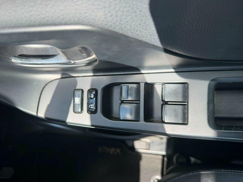 Toyota Yaris 1.5 Vvt-h Excel E Cvt Silver #28