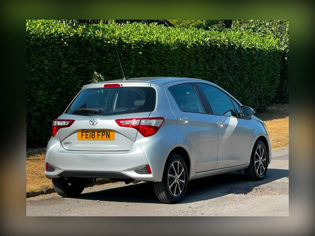 Toyota Yaris 1.5 Vvt-i Icon Tech Euro 6 Silver #6