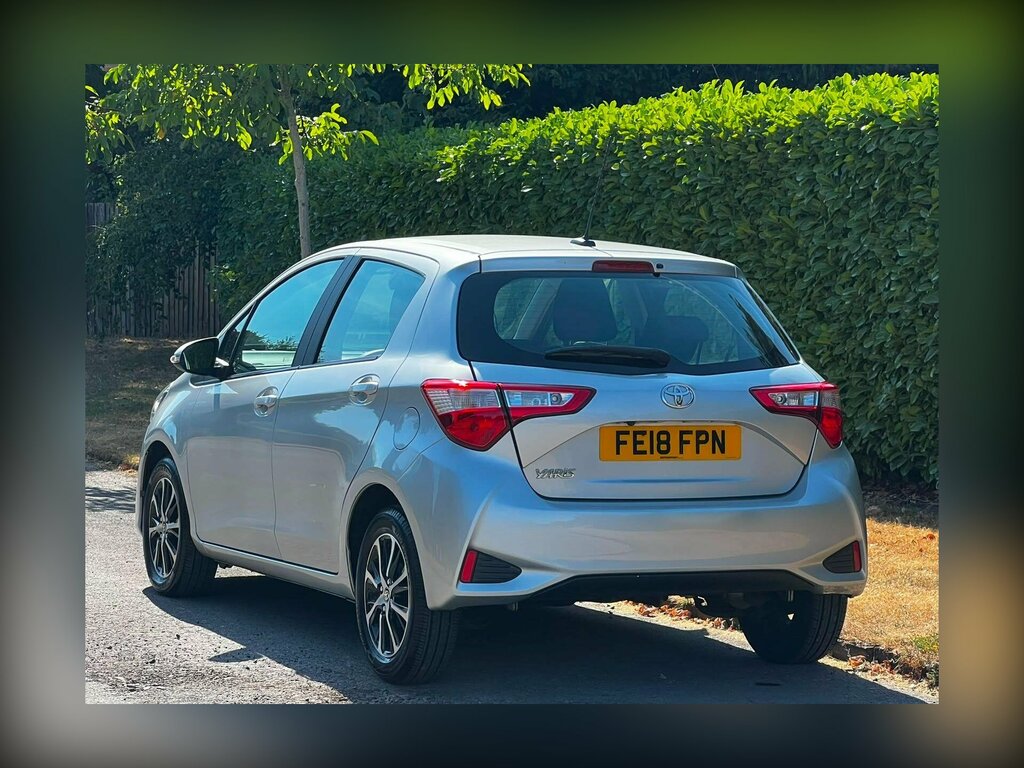 Toyota Yaris 1.5 Vvt-i Icon Tech Euro 6 Silver #5