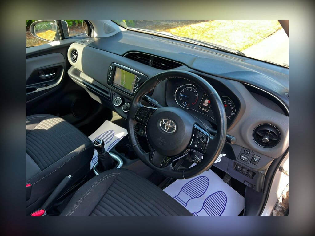 Toyota Yaris 1.5 Vvt-i Excel Euro 6 Silver #23