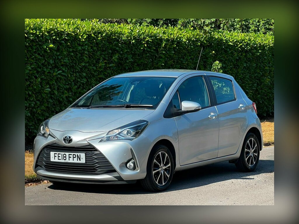Toyota Yaris 1.5 Vvt-i Icon Tech Euro 6 Silver #2