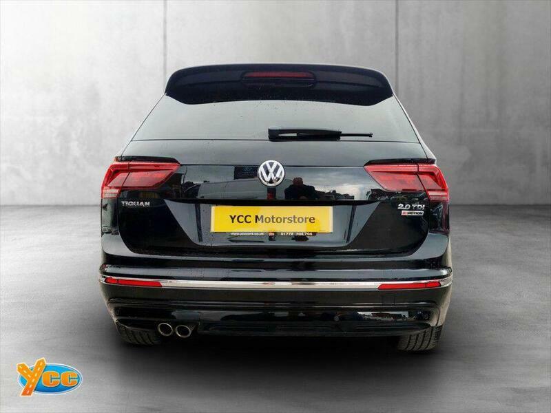 Volkswagen Tiguan 2.0 Tdi R-line Suv 4Motion Euro YP67UWD Black #6
