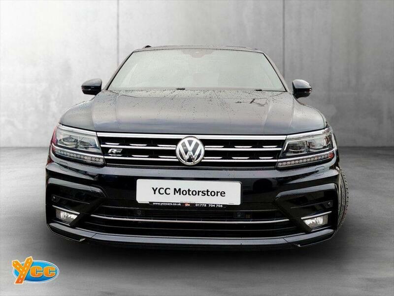 Volkswagen Tiguan 2.0 Tdi R-line Suv 4Motion Euro YP67UWD Black #2
