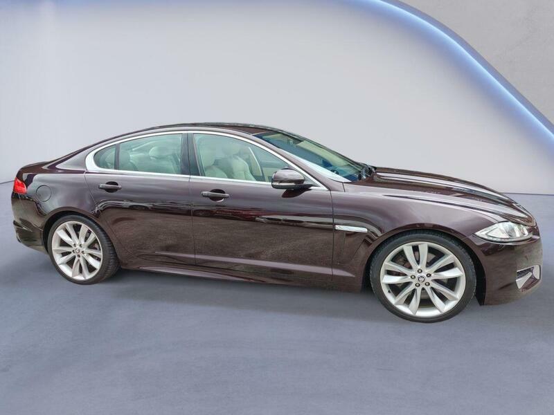 Jaguar XF 3.0D S V6 Portfolio Saloon Euro 5 Red #4