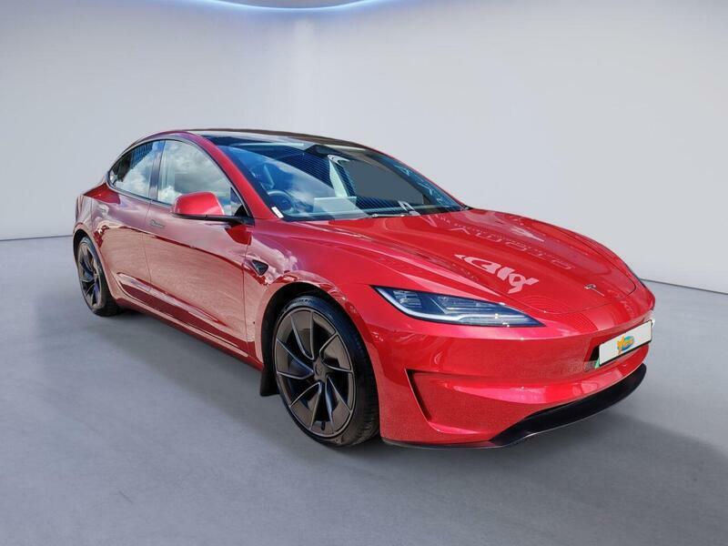 Tesla Model 3 Dual Motor Performance Saloon Red