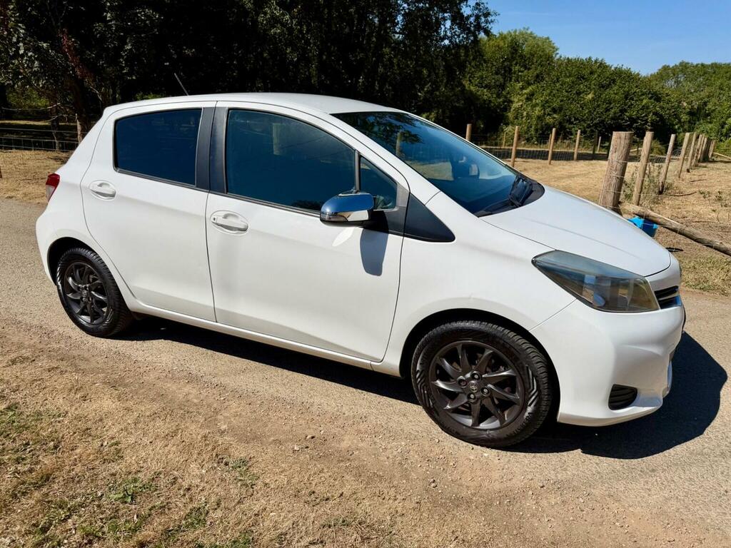 Toyota Yaris 1.33 Dual Vvt-i Tr Euro 5 2013 White #3