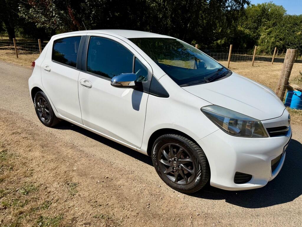 Toyota Yaris 1.33 Dual Vvt-i Tr Euro 5 2013 White #2