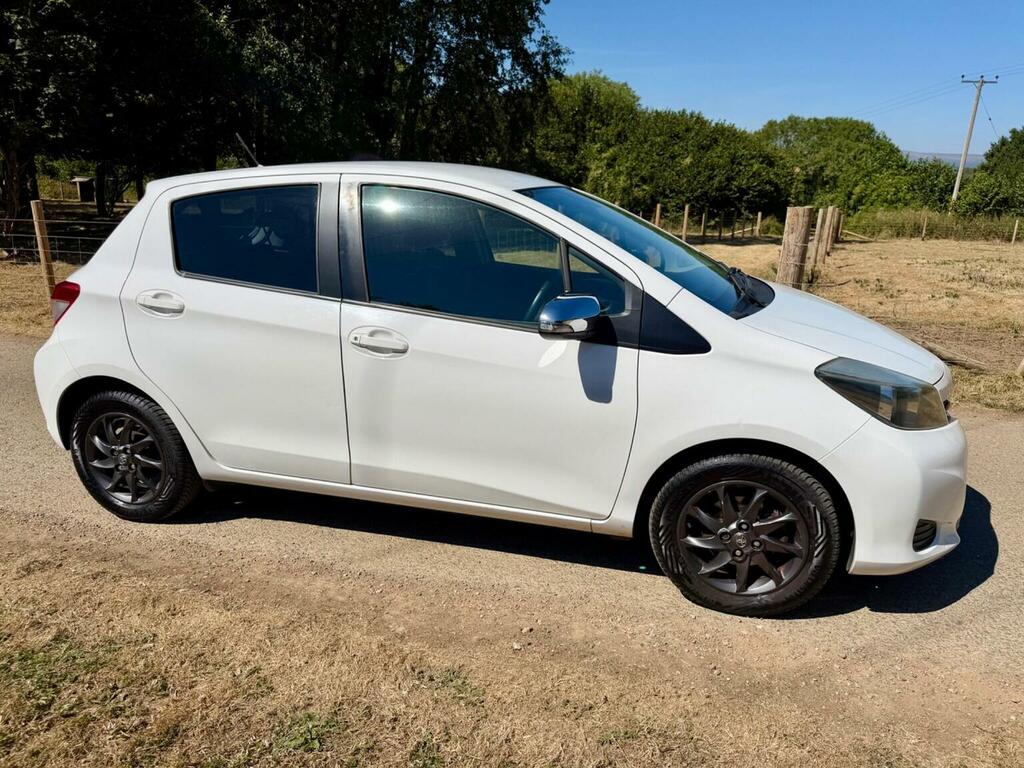 Toyota Yaris 1.33 Dual Vvt-i Tr Euro 5 2013 White #4