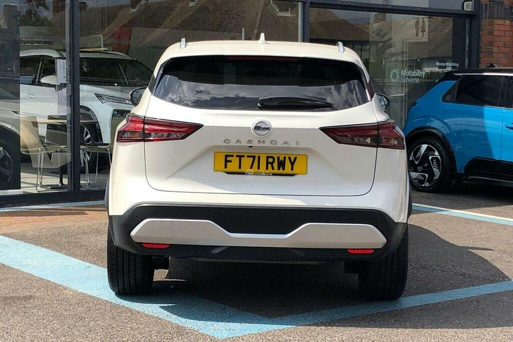 Nissan Qashqai 1.3 Dig T Mhev N Connecta Suv Hybrid Xt FT71RWY White #4