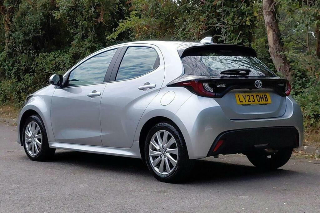 Toyota Yaris 1.5 Vvt H Icon Hatchback Hybrid E Cvt LY23OHB Silver #4