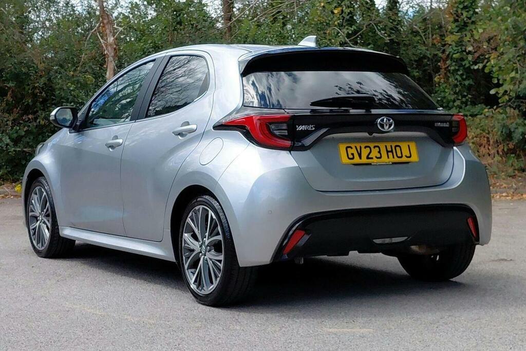 Toyota Yaris 1.5 Vvt H Excel Hatchback Hybrid E Cvt GV23HOJ Silver #4