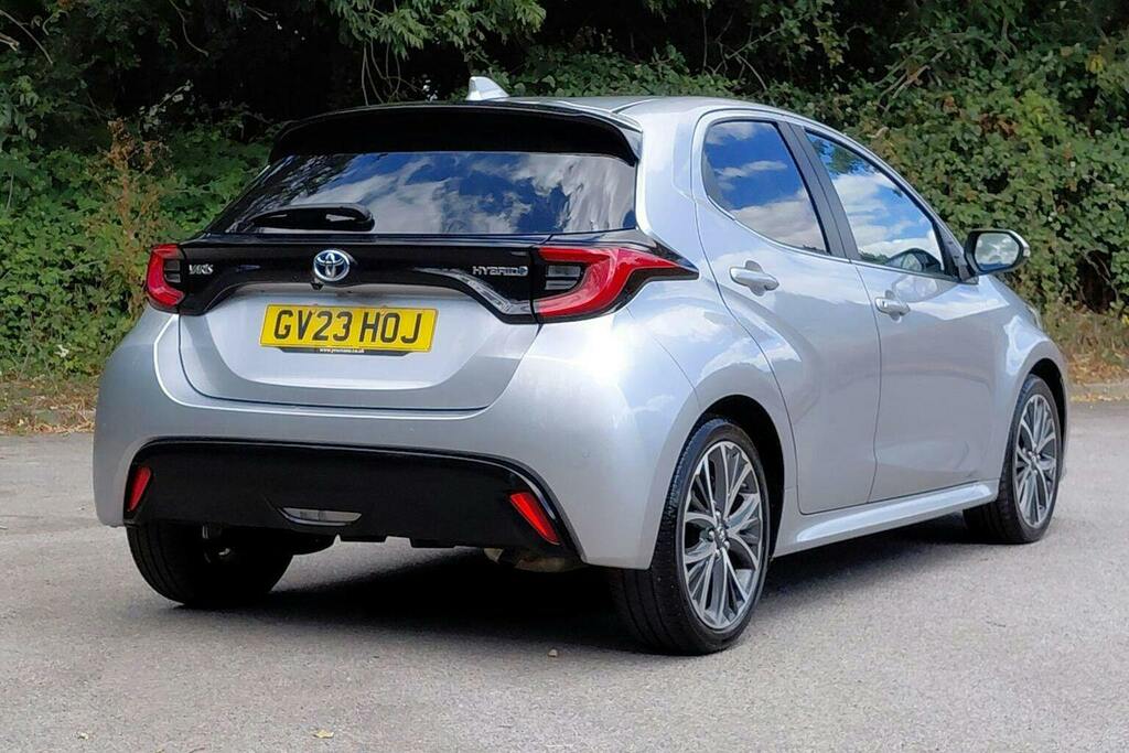 Toyota Yaris 1.5 Vvt H Excel Hatchback Hybrid E Cvt GV23HOJ Silver #2