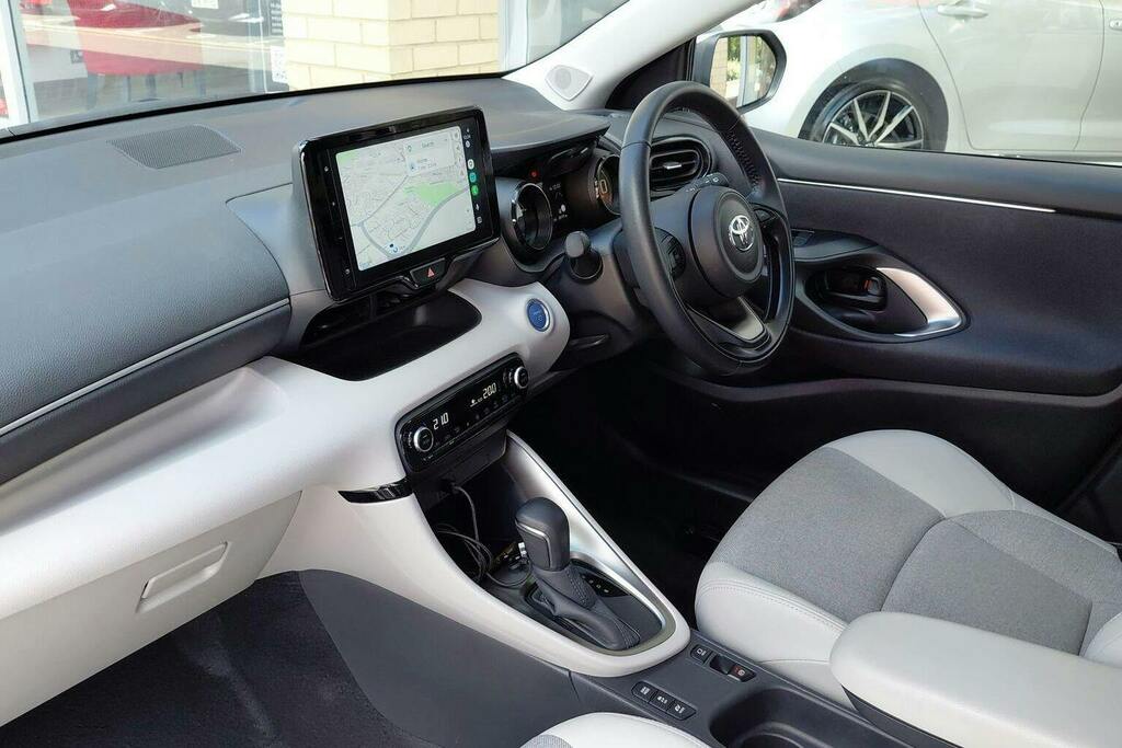 Toyota Yaris 1.5 Vvt H Excel Hatchback Hybrid E Cvt GV23HOJ Silver #5