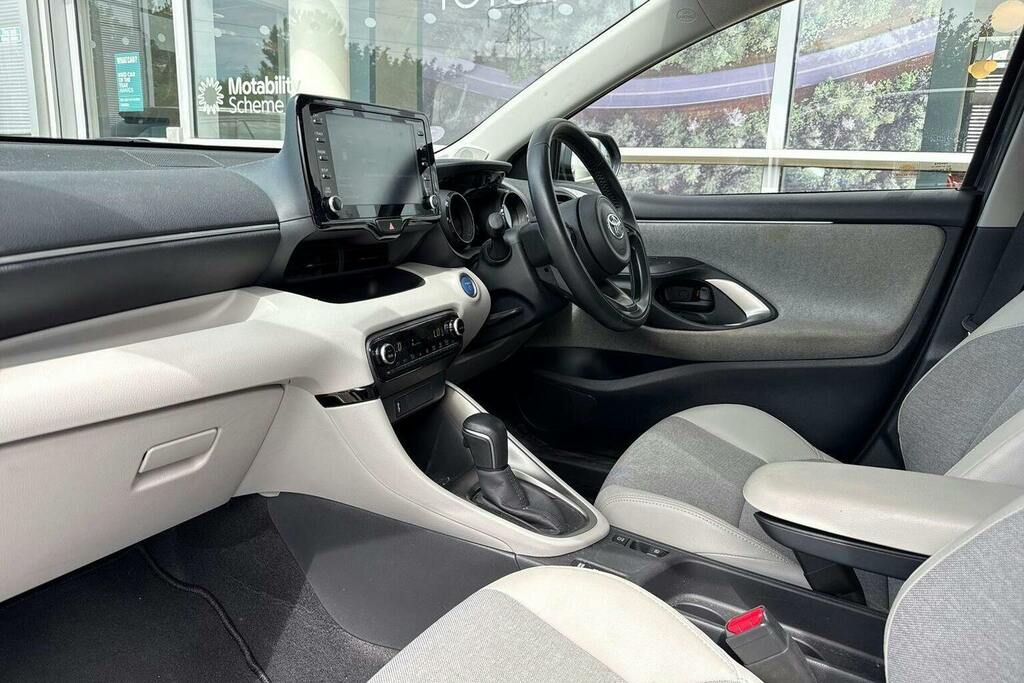 Toyota Yaris 1.5 Vvt H Excel Hatchback Hybrid E Cvt GV21ZXL Grey #5