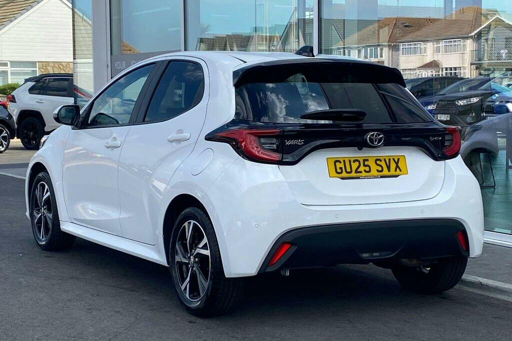 Toyota Yaris 1.5 Vvt H Design Hatchback Hybrid E Cvt GU25SVX White #4