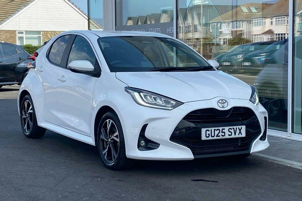 Toyota Yaris 1.5 Vvt H Design Hatchback Hybrid E Cvt White