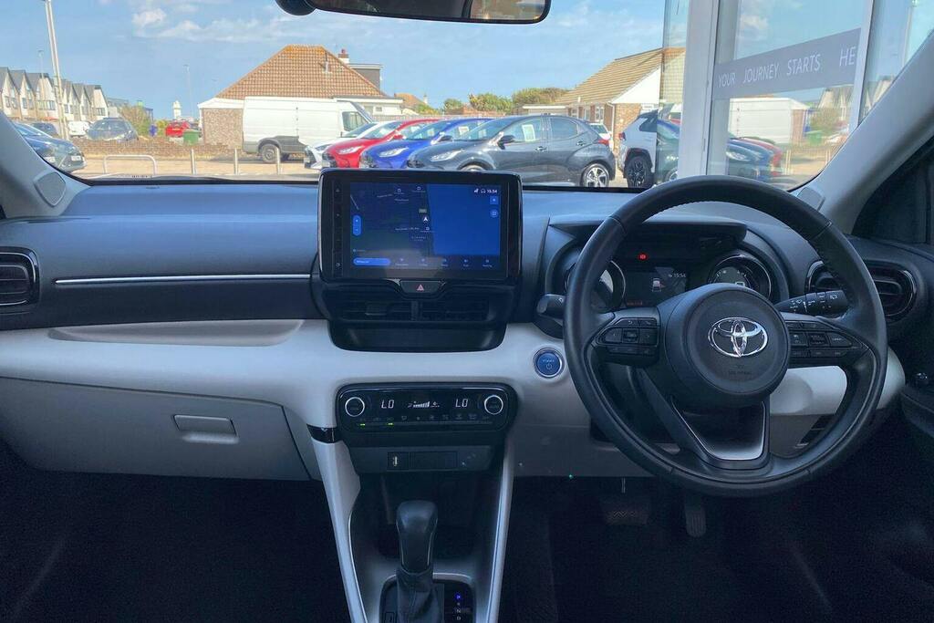 Toyota Yaris 1.5 Vvt H Excel Hatchback Hybrid E Cvt GY73FWE White #6