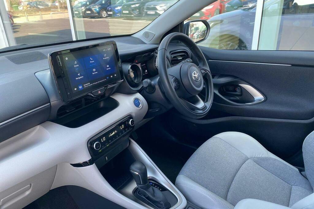 Toyota Yaris 1.5 Vvt H Excel Hatchback Hybrid E Cvt GY73FWE White #5