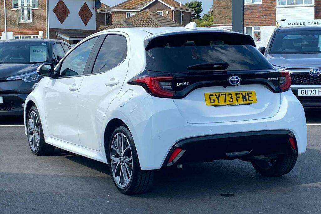 Toyota Yaris 1.5 Vvt H Excel Hatchback Hybrid E Cvt GY73FWE White #4