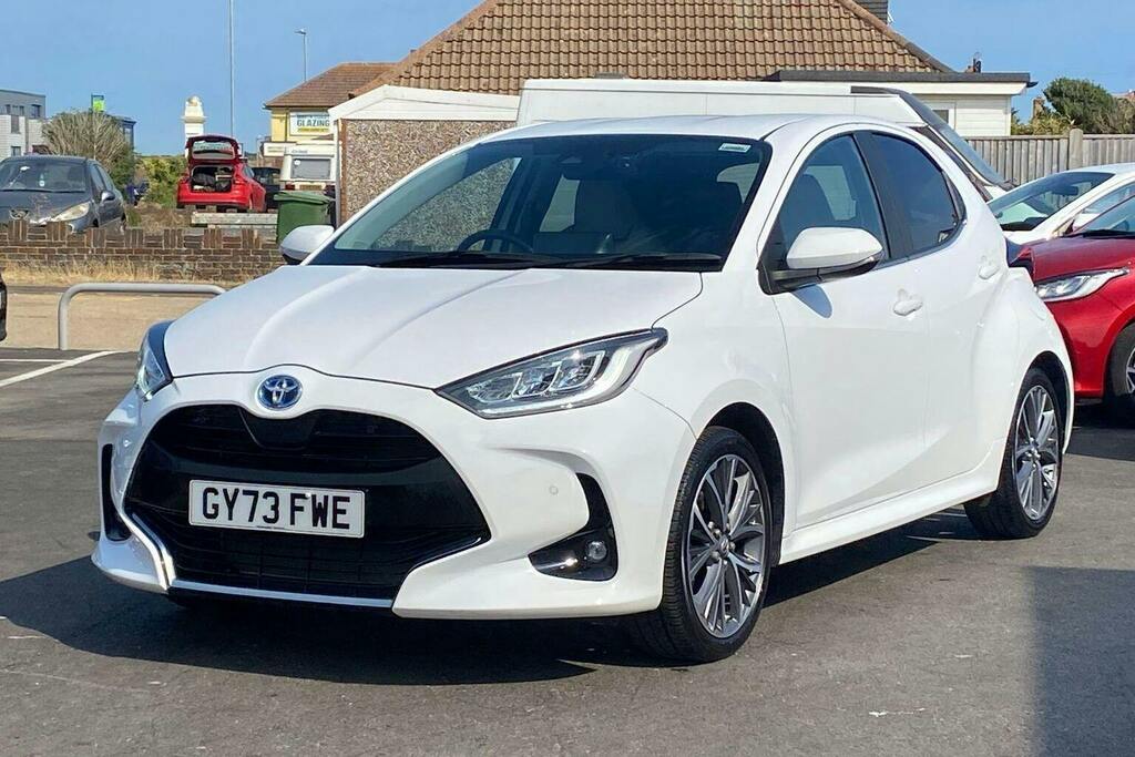 Toyota Yaris 1.5 Vvt H Excel Hatchback Hybrid E Cvt GY73FWE White #3