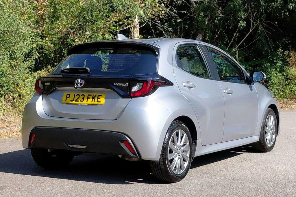Toyota Yaris 1.5 Vvt H Icon Hatchback Hybrid E Cvt PJ23FKE Silver #2