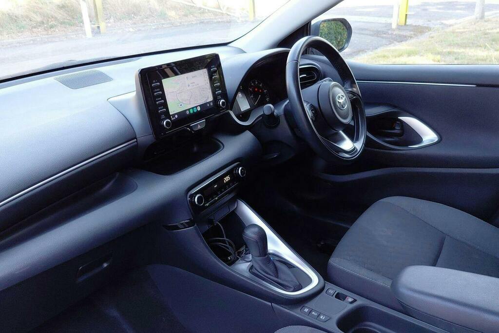 Toyota Yaris 1.5 Vvt H Icon Hatchback Hybrid E Cvt PJ23FKE Silver #5
