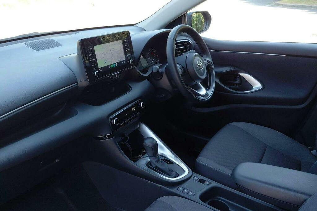 Toyota Yaris 1.5 Vvt H Icon Hatchback Hybrid E Cvt YH23ZJZ Grey #4