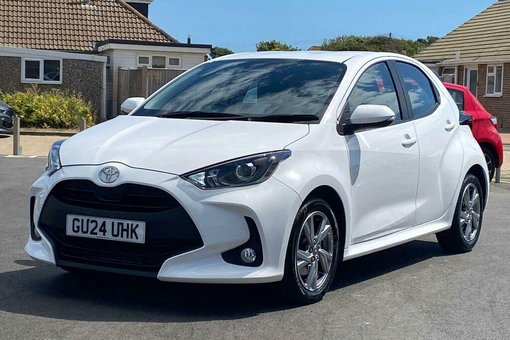 Toyota Yaris 1.5 Vvt H Icon Hatchback Hybrid E Cvt GU24UHK White #3