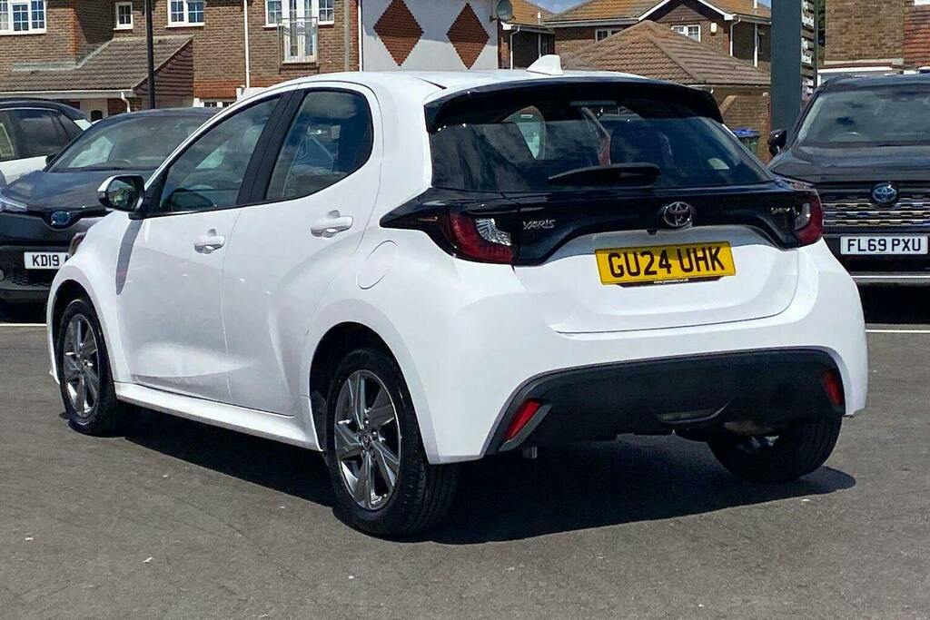 Toyota Yaris 1.5 Vvt H Icon Hatchback Hybrid E Cvt GU24UHK White #4