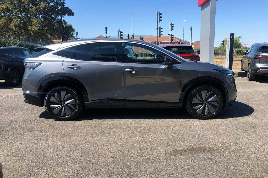 Nissan Ariya 87Kwh Evolve Suv 22Kw Charger Grey #2