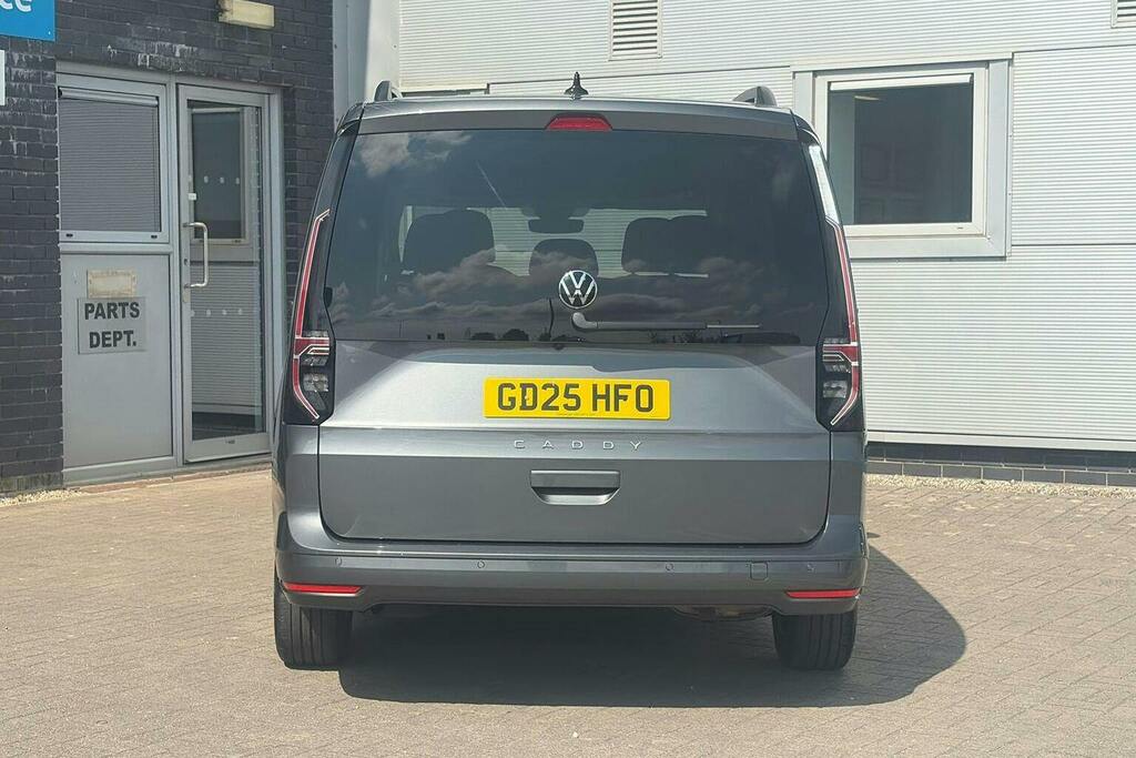 Volkswagen Caddy Maxi Life 1.5 Tsi Life Mpv Dsg Grey #4