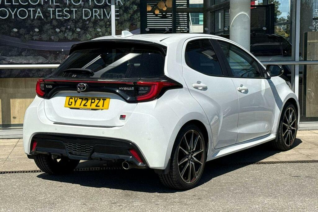 Toyota Yaris 1.5 Vvt H Gr Sport Hatchback Hybrid E C GY72PZT White #2