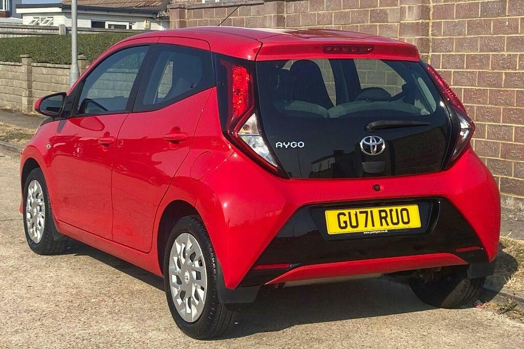 Toyota Aygo 1.0 Vvt I X Play Hatchback Red #4