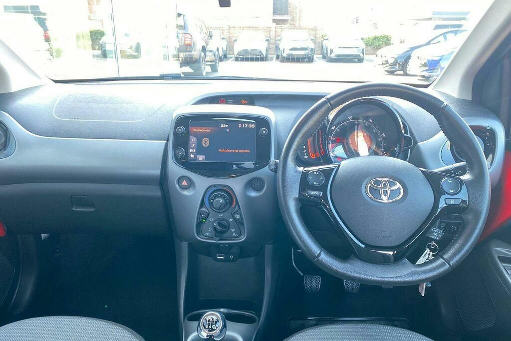 Toyota Aygo 1.0 Vvt I X Play Hatchback Red #6