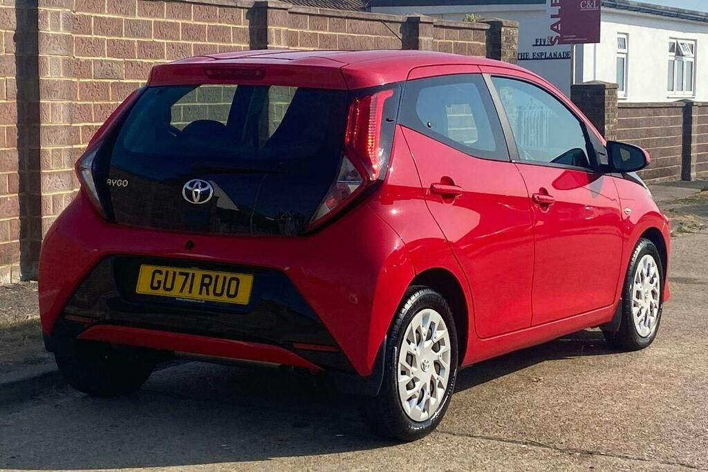 Toyota Aygo 1.0 Vvt I X Play Hatchback Red #2