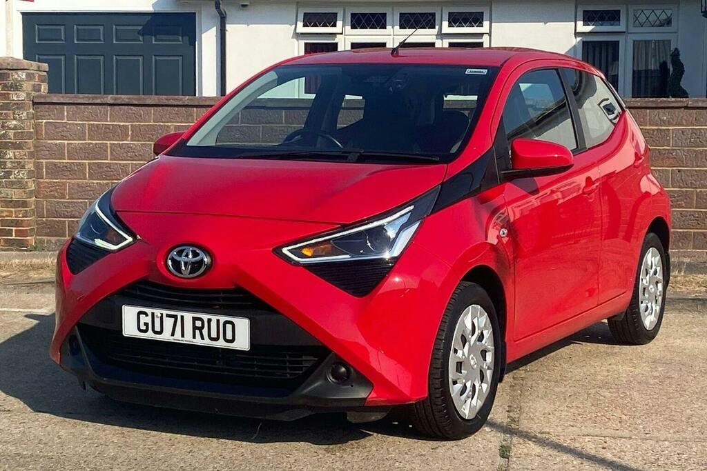 Toyota Aygo 1.0 Vvt I X Play Hatchback Red #3