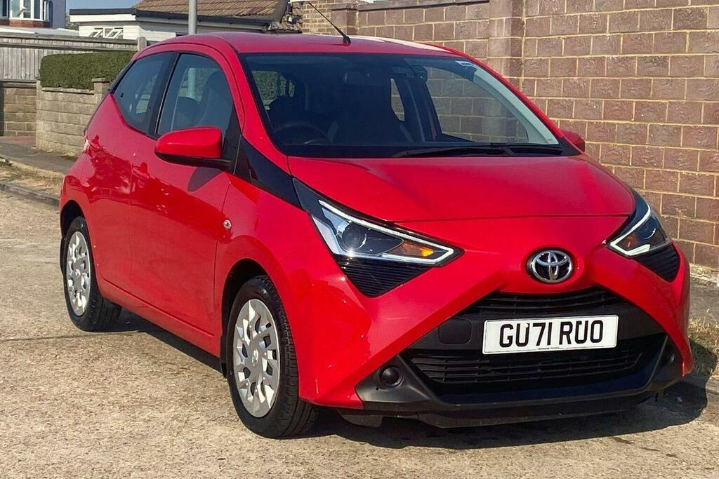 Toyota Aygo 1.0 Vvt I X Play Hatchback Red