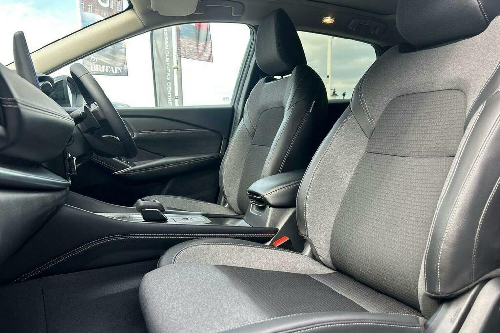 Nissan Qashqai 1.3 Dig-t Mh N-connecta Glass Roof Hatchback Black #16