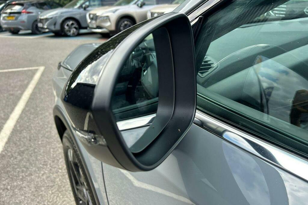 Nissan Qashqai 1.3 Dig-t Mh N-connecta Glass Roof Hatchback Black #62