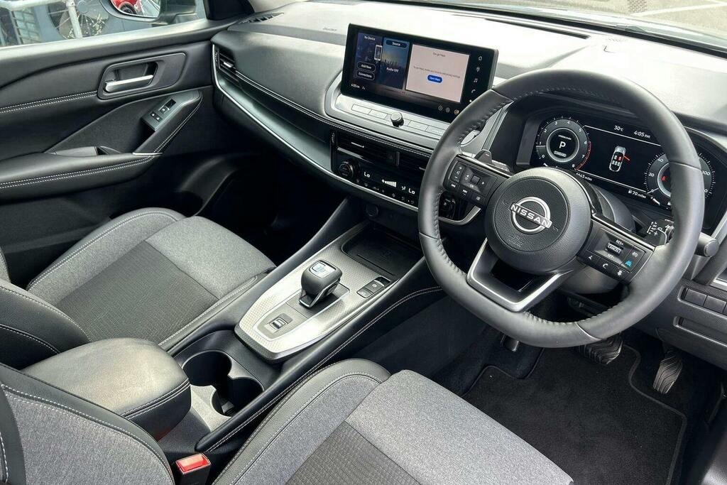 Nissan Qashqai 1.3 Dig-t Mh N-connecta Glass Roof Hatchback Black #10