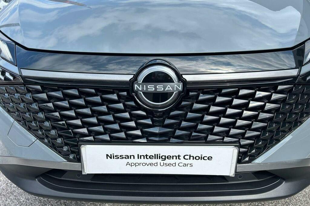 Nissan Qashqai 1.3 Dig-t Mh N-connecta Glass Roof Hatchback Black #65