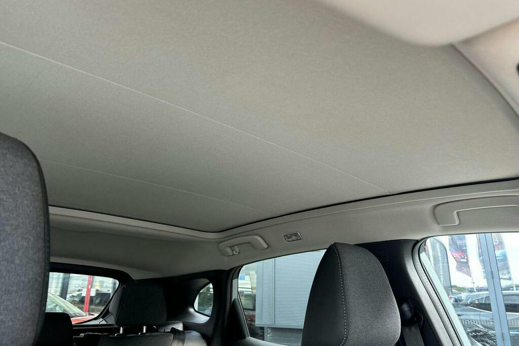 Nissan Qashqai 1.3 Dig-t Mh N-connecta Glass Roof Hatchback Black #50