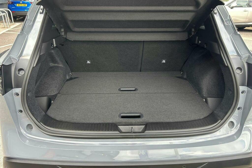 Nissan Qashqai 1.3 Dig-t Mh N-connecta Glass Roof Hatchback Black #18