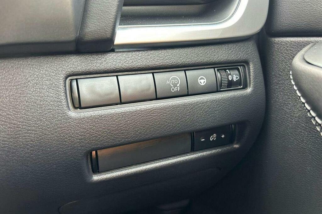 Nissan Qashqai 1.3 Dig-t Mh N-connecta Glass Roof Hatchback Black #46