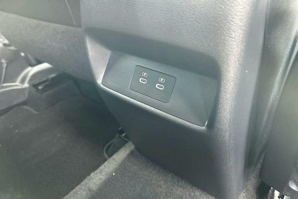 Nissan Qashqai 1.3 Dig-t Mh N-connecta Glass Roof Hatchback Black #55