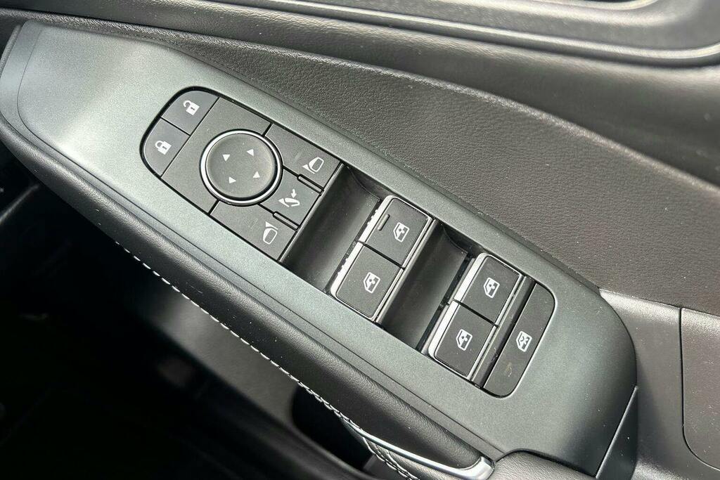 Nissan Qashqai 1.3 Dig-t Mh N-connecta Glass Roof Hatchback Black #47