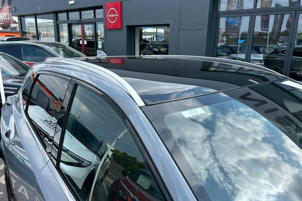 Nissan Qashqai 1.3 Dig-t Mh N-connecta Glass Roof Hatchback Black #66