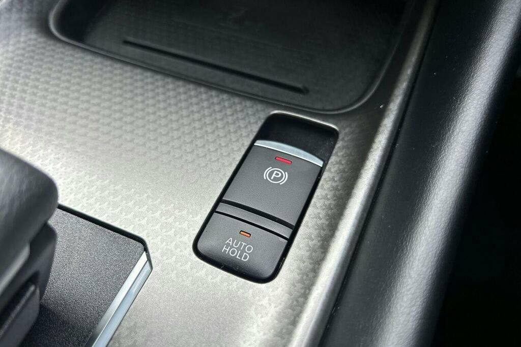 Nissan Qashqai 1.3 Dig-t Mh N-connecta Glass Roof Hatchback Black #30