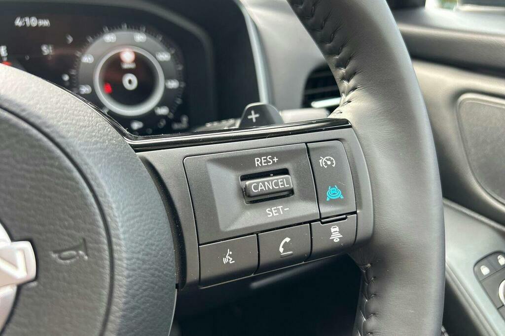Nissan Qashqai 1.3 Dig-t Mh N-connecta Glass Roof Hatchback Black #36