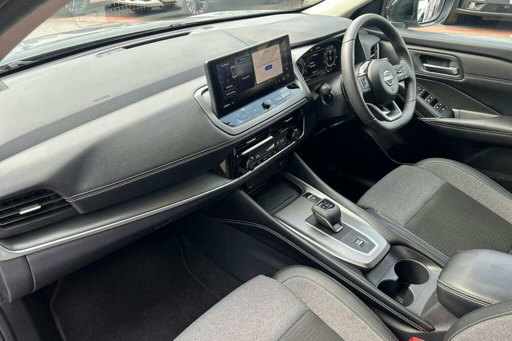 Nissan Qashqai 1.3 Dig-t Mh N-connecta Glass Roof Hatchback Black #15